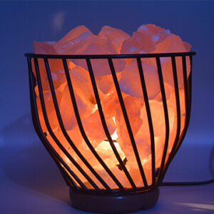 himalayan pink salt manufacturer iron baskets with salt chunks